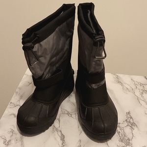 NIB - COLUMBIA YOUTH/BOYS WINTER BOOTS